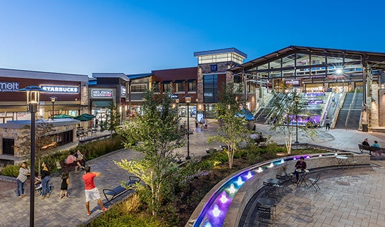 313 Woodbury Common Premium Outlets Stock Photos, High-Res