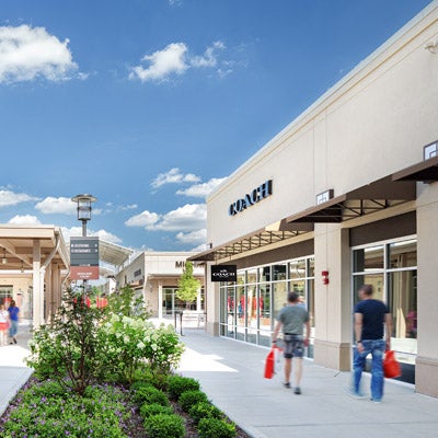 Tommy Hilfiger store at the Fashion Outlets of Chicago mall in