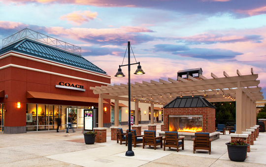 Shopping itineraries in Toronto Premium Outlets in January