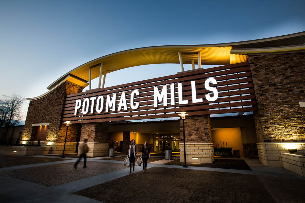 The Limited Outlet at Potomac Mills Grand Opening - Alicia Tenise