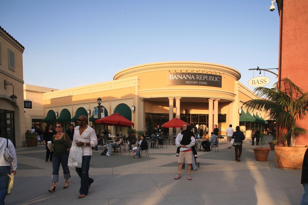 50 Las Americas Premium Outlets Stock Photos, High-Res Pictures, and Images  - Getty Images