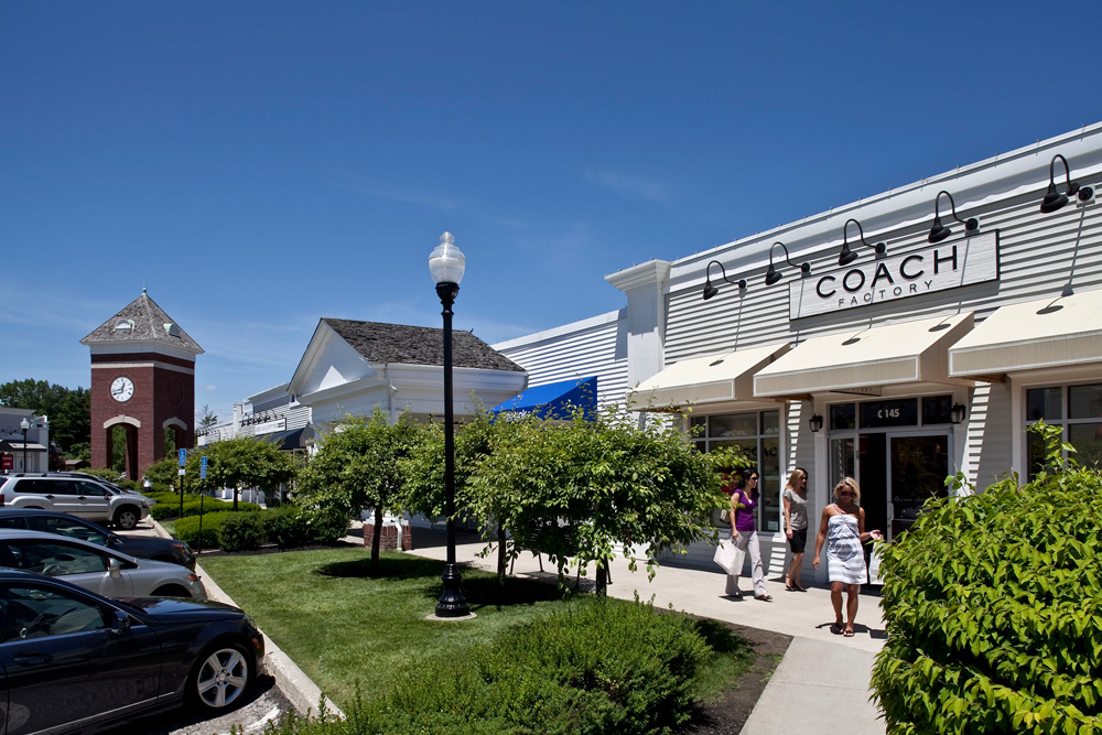 About Lee Premium Outlets® A Shopping Center In Lee, MA A Simon Property |  