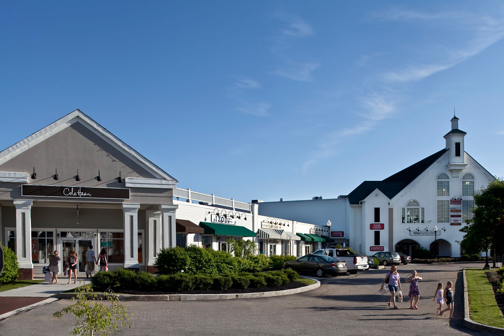 About Lee Premium Outlets® - A Shopping Center in Lee, MA - A Simon Property