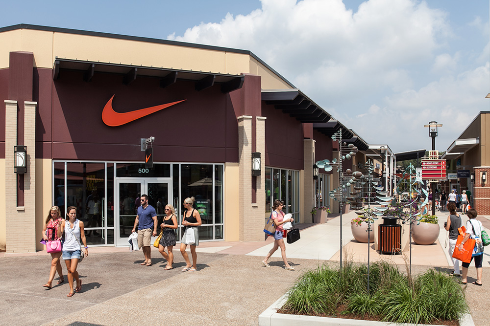 About St. Louis Outlets® - A Center in Chesterfield, MO - A Simon Property