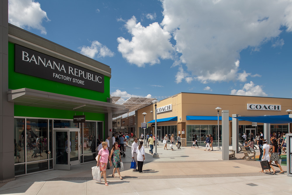 TORONTO PREMIUM OUTLETS - 220 Photos & 202 Reviews - 13850 Steeles Avenue  W, Halton Hills, Ontario - Outlet Stores - Phone Number - Yelp