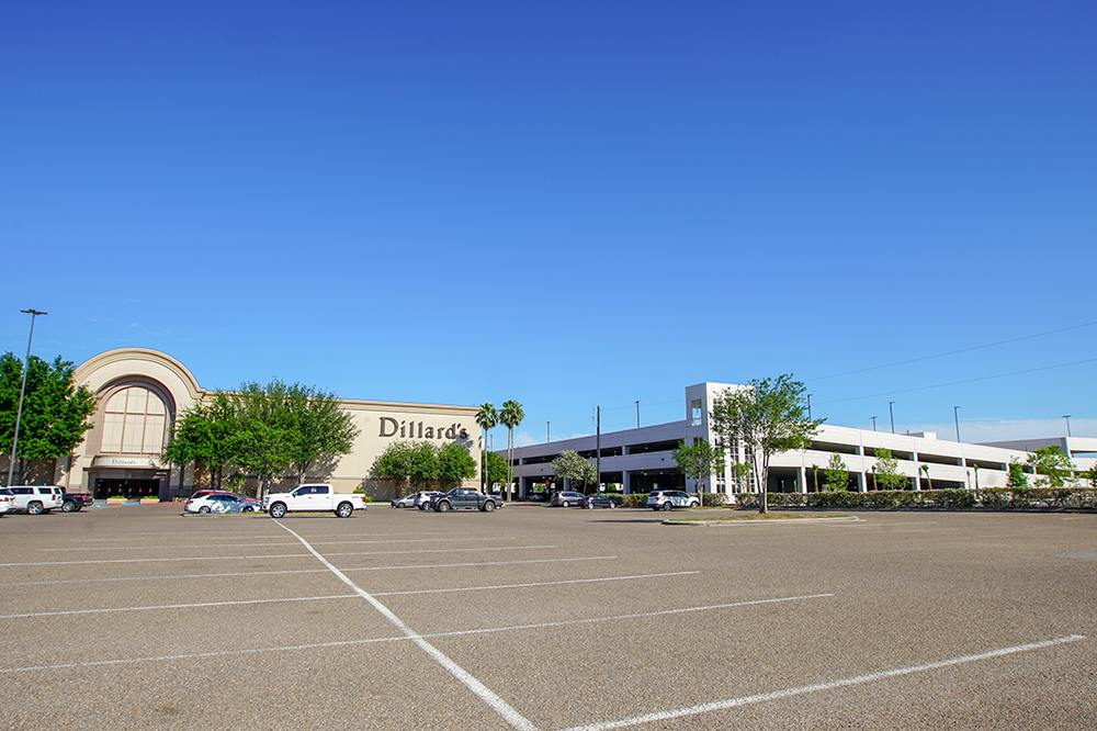 About La Plaza - A Shopping Center in McAllen, TX - A Simon Property