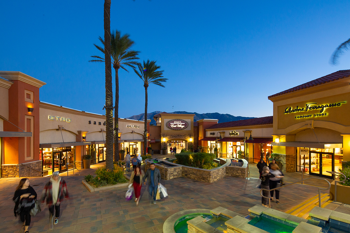 Desert Hills Premium Outlets| Visit California 