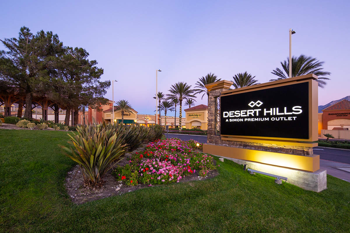 How to get to Desert Hills Premium Outlets in Cabazon by Bus?