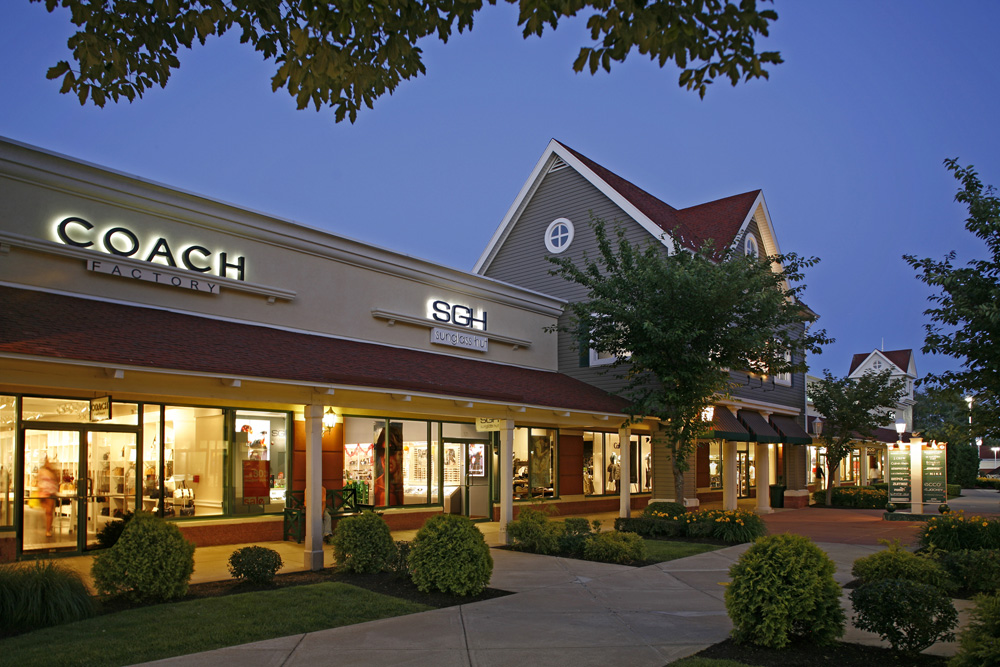 Michael Kors Outlet at Clinton Premium Outlets® - A Shopping Center in  Clinton, CT - A Simon Property