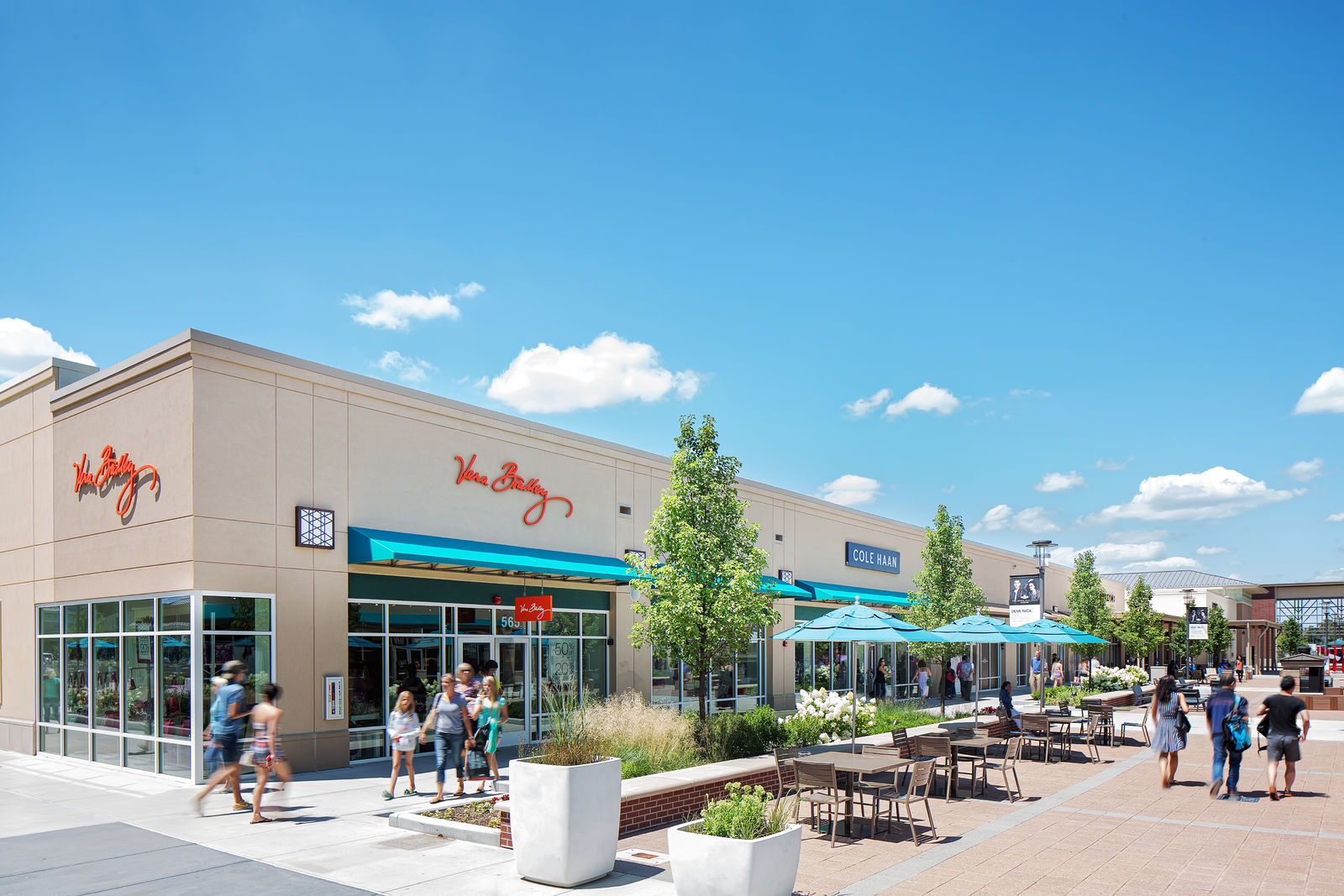 Outlet centre in Aurora, IL - Chicago Premium Outlets - 167 stores