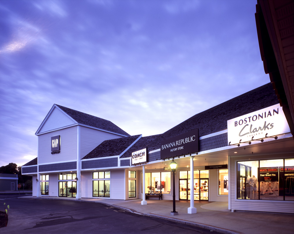TOMMY HILFIGER COMPANY OUTLET STORE - 345 US Route 1, Kittery