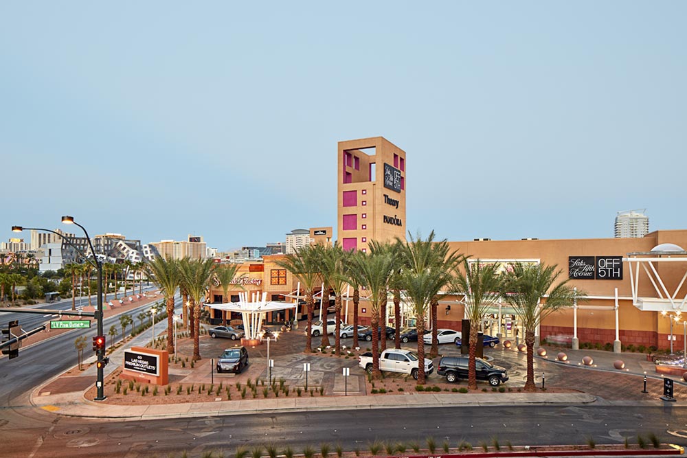 Las Vegas North Premium Outlets Shopping Mall, Las Vegas, Nevada, US Stock  Photo - Alamy