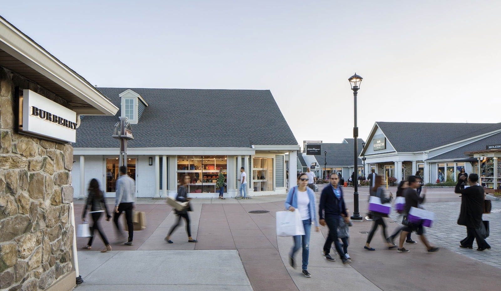 Leasing & Advertising at Woodbury Common Premium Outlets®, a SIMON Center